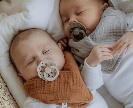 Bibs Πιπίλες Καουτσούκ Boheme Dusky/Lilac για 0+ μηνών 2τμχBibs πιπίλες- Boheme Η Bibs, είναι μια κορυφαία δανέζικη εταιρεία, με ιστορία σχεδόν 50 χρόνων στα βρεφικά είδη. Η λειτουργικότητα, η ασφάλεια και πολύχρωμη έκραση είναι τα βασικά στοιχεία που χαρ