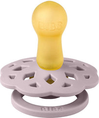 Bibs Πιπίλες Καουτσούκ Boheme Dusky/Lilac για 0+ μηνών 2τμχBibs πιπίλες- Boheme Η Bibs, είναι μια κορυφαία δανέζικη εταιρεία, με ιστορία σχεδόν 50 χρόνων στα βρεφικά είδη. Η λειτουργικότητα, η ασφάλεια και πολύχρωμη έκραση είναι τα βασικά στοιχεία που χαρ