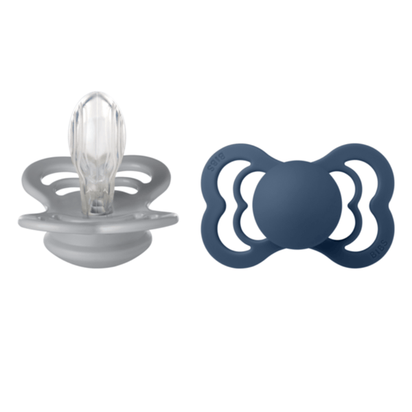 Bibs Πιπίλες Σιλικόνης Supreme Cloud / Steel Blue για 6-12 μηνών 2τμχBibs πιπίλες Η Bibs, είναι μια κορυφαία δανέζικη εταιρεία, με ιστορία σχεδόν 50 χρόνων στα βρεφικά είδη. Η λειτουργικότητα, η ασφάλεια και πολύχρωμη έκφραση είναι τα βασικά στοιχεία που