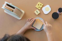 Little Dutch ξύλινα παιχνίδια Little Dutch Φρυγανιέρα από Ξύλο για 3+ Ετών 18 εκ. 10τμχ