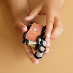 Little Dutch ξύλινα παιχνίδια LITTLE DUTCH. Ξύλινη πίστα αγώνων με αυτοκινητάκια Cars