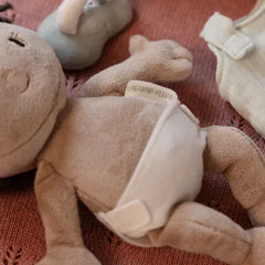 Little Dutch Παιδικές Κούκλες LITTLE DUTCH. Υφασμάτινο μωρό σε καλαθούνα Evi (30 εκ.)