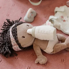 Little Dutch Παιδικές Κούκλες LITTLE DUTCH. Υφασμάτινο μωρό σε καλαθούνα Evi (30 εκ.)