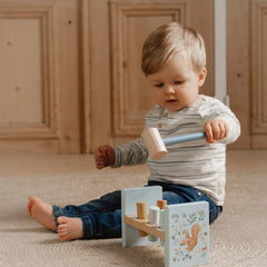 Little Dutch Βρεφικά Παιχνίδια Δραστηριοτήτων LITTLE DUTCH. Ξύλινο παιχνίδι αντιστοίχισης με σφυρί Forest Friends FSC