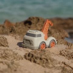 Little Dutch παιχνίδια θάλλασας LITTLE DUTCH Φορτηγάκι με ρυμουλκό Fresh Greens 17 εκ.