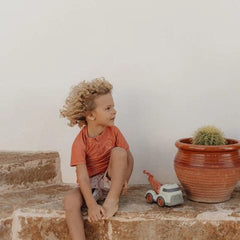 Little Dutch παιχνίδια θάλλασας LITTLE DUTCH Φορτηγάκι με ρυμουλκό Fresh Greens 17 εκ.