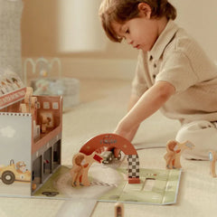 Little Dutch Παιχνίδια Δραστηριοτήτων Little Dutch Βαλιτσάκι παιχνιδιού με πίστα αγώνων FSC