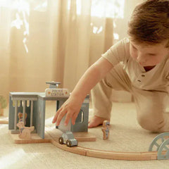 Little Dutch παιχνιδι ρολων LITTLE DUTCH. Ξύλινο αστυνομικό τμήμα με αξεσουάρ FSC