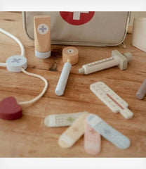 Little Dutch παιχνιδι ρολων Little Dutch Βαλιτσάκι γιατρού με ξύλινα εργαλεία FSC