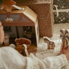 Little Dutch Παιχνίδια Δραστηριοτήτων LITTLE DUTCH. Σετ φάτνη με φιγούρες FSC