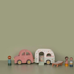 Little Dutch ξύλινα παιχνίδια LITTLE DUTCH. Ξύλινο αυτοκινητάκι με τροχόσπιτο FSC