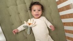 PICK A BOO κουδουνίστρα Little Dutch Υφασμάτινη βρεφική κουδουνίστρα Λουλούδι (new) Little Farm 17cm