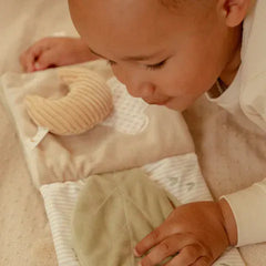 Little Dutch Βρεφικά Παιχνίδια Δραστηριοτήτων LITTLE DUTCH. Υφασμάτινο βιβλιαράκι δραστηριοτήτων Newborn Naturals GRS