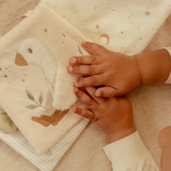 Little Dutch Βρεφικά Παιχνίδια Δραστηριοτήτων LITTLE DUTCH. Υφασμάτινο βιβλιαράκι δραστηριοτήτων Newborn Naturals GRS