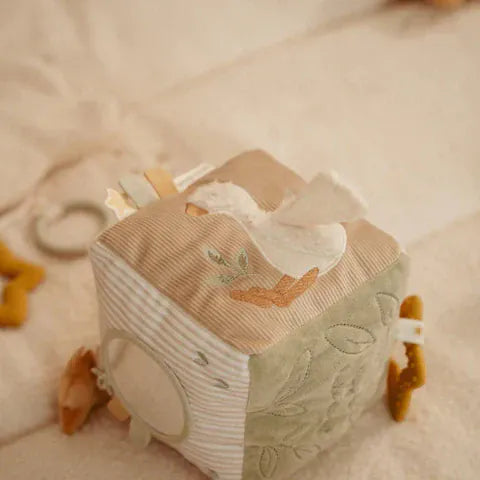 Little Dutch Βρεφικά Παιχνίδια Δραστηριοτήτων LITTLE DUTCH. Υφασμάτινος κύβος δραστηριοτήτων Newborn Naturals GRS