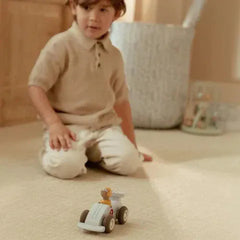 Little Dutch Αυτοκίνητάκια LITTLE DUTCH. Ξύλινα αγωνιστικά αυτοκινητάκια pull-back FSC