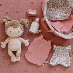 Little Dutch Παιδικές Κούκλες LITTLE DUTCH. Υφασμάτινο μωρό σε καλαθούνα Rosa (30 εκ.)
