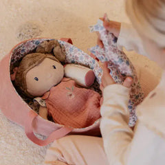 Little Dutch Παιδικές Κούκλες LITTLE DUTCH. Υφασμάτινο μωρό σε καλαθούνα Rosa (30 εκ.)