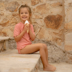 Little Dutch μαγιό LITTLE DUTCH. Μπλουζάκι κοντομάνικο με προστασία UV Sunny Flowers Rouge