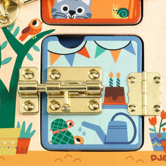 PICK A BOO Εκπαιδευτικά Παιχνίδια Djeco Eκπαιδευτικό Παιχνίδι Μαθαίνω να ανοιγοκλείνω κλειδαριές Σπιτάκι